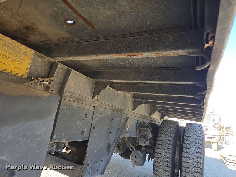 image for item EI4099 2010 International Durastar 4300 dump flatbed truck