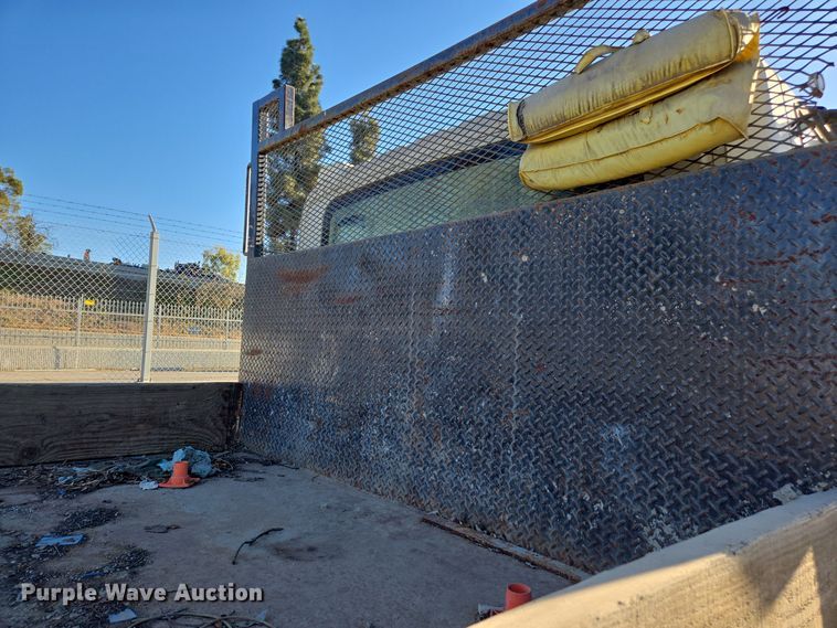 image for item EI4099 2010 International Durastar 4300 dump flatbed truck