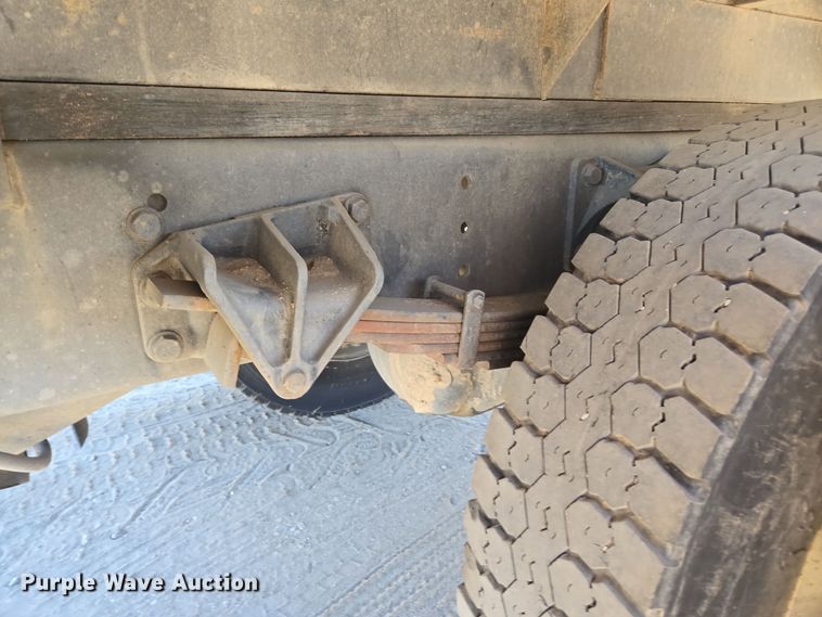 image for item EI4099 2010 International Durastar 4300 dump flatbed truck