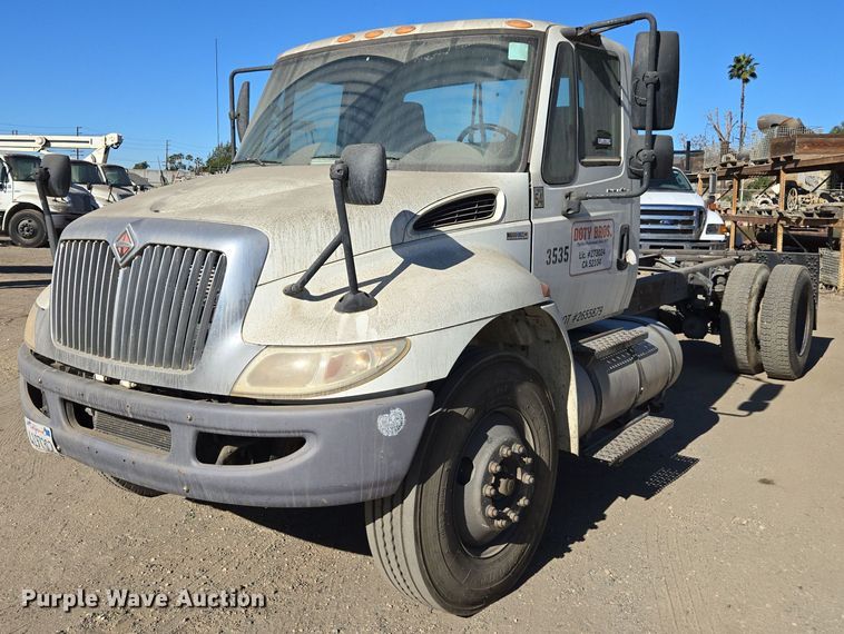image for item EI4101 2010 International Durastar 4300 truck cab and chassis