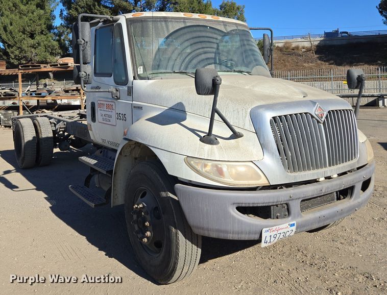 image for item EI4101 2010 International Durastar 4300 truck cab and chassis