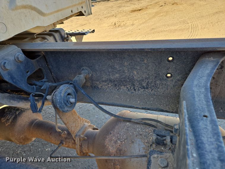 image for item EI4101 2010 International Durastar 4300 truck cab and chassis