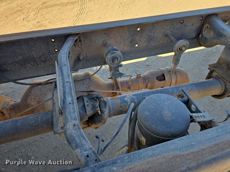 image for item EI4101 2010 International Durastar 4300 truck cab and chassis