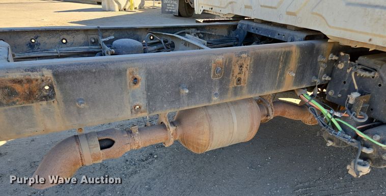 image for item EI4101 2010 International Durastar 4300 truck cab and chassis