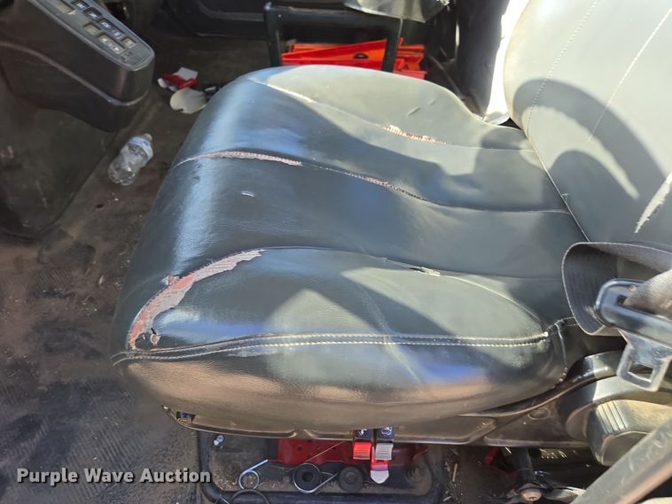 image for item EI4101 2010 International Durastar 4300 truck cab and chassis