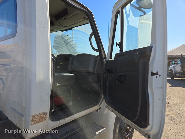 image for item EI4101 2010 International Durastar 4300 truck cab and chassis