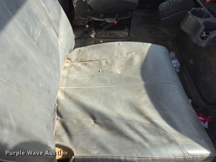 image for item EI4101 2010 International Durastar 4300 truck cab and chassis