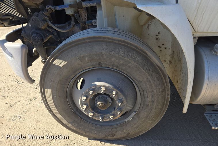 image for item EI4101 2010 International Durastar 4300 truck cab and chassis