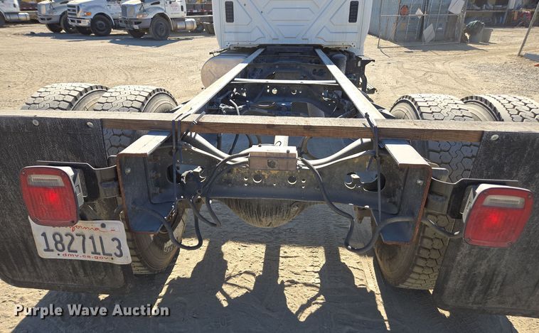 image for item EI4105 2010 International DuraStar 4300 truck cab and chassis