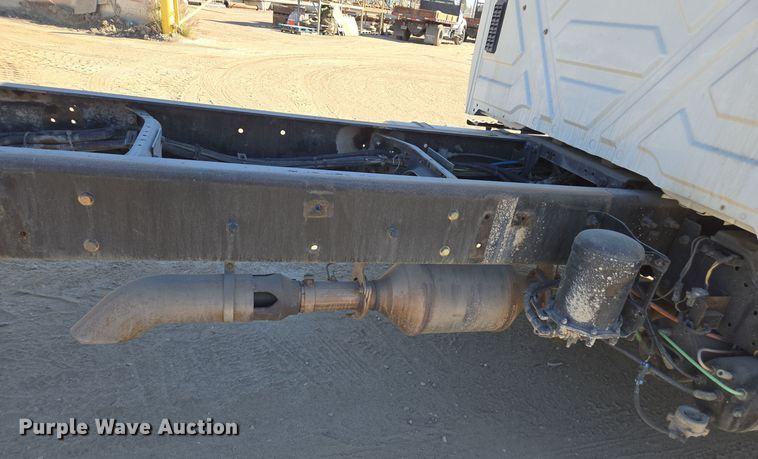 image for item EI4105 2010 International DuraStar 4300 truck cab and chassis