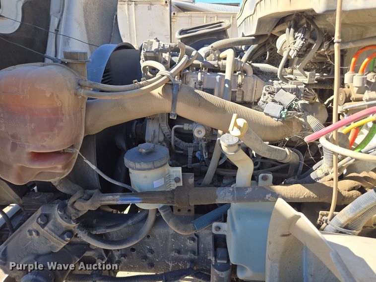 image for item EI4105 2010 International DuraStar 4300 truck cab and chassis