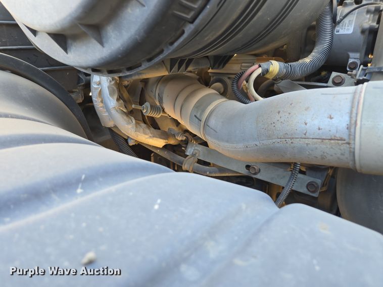 image for item EI4105 2010 International DuraStar 4300 truck cab and chassis