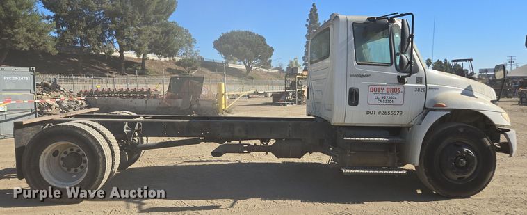 image for item EI4106 2010 International Durastar 4300 truck cab and chassis