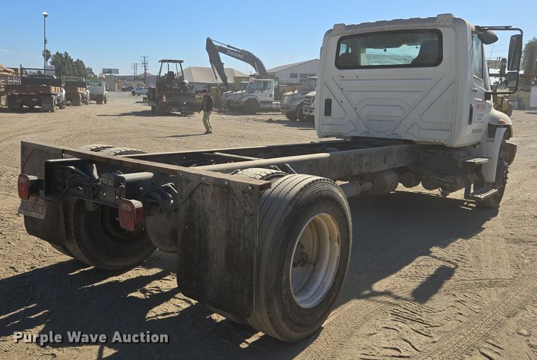 image for item EI4106 2010 International Durastar 4300 truck cab and chassis