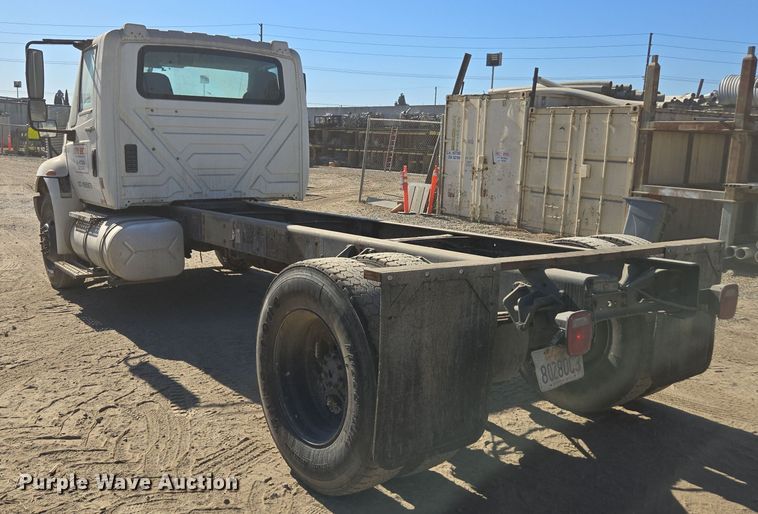 image for item EI4106 2010 International Durastar 4300 truck cab and chassis