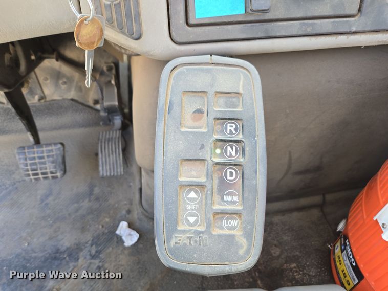 image for item EI4106 2010 International Durastar 4300 truck cab and chassis