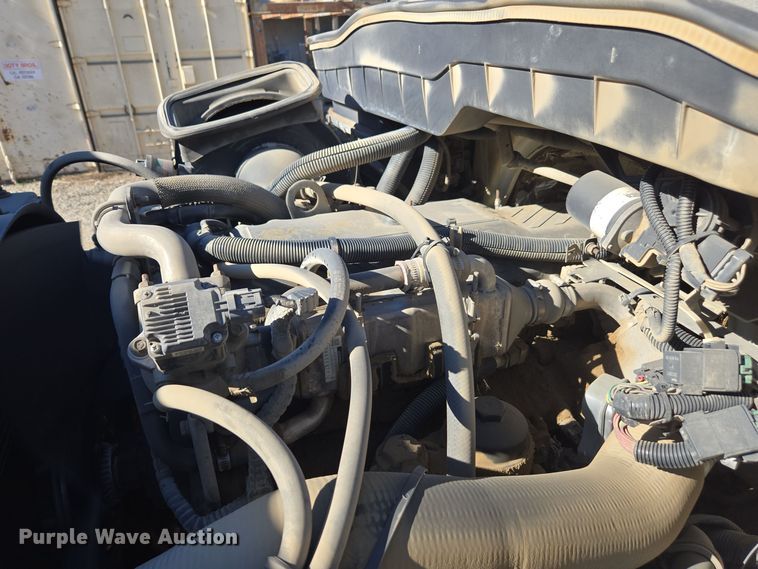 image for item EI4106 2010 International Durastar 4300 truck cab and chassis