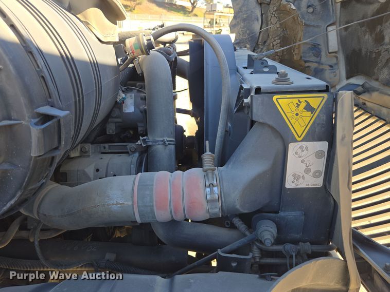 image for item EI4106 2010 International Durastar 4300 truck cab and chassis