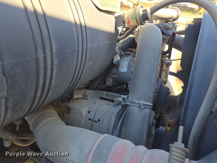 image for item EI4106 2010 International Durastar 4300 truck cab and chassis