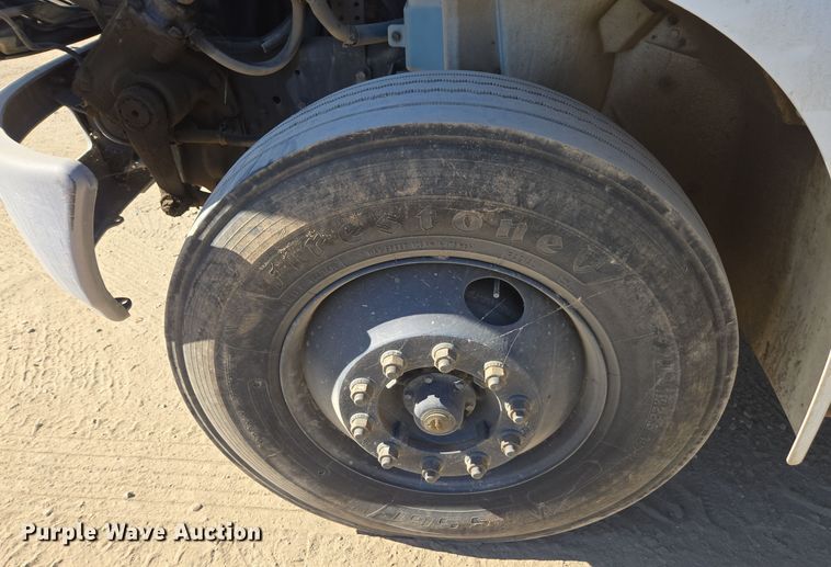 image for item EI4106 2010 International Durastar 4300 truck cab and chassis