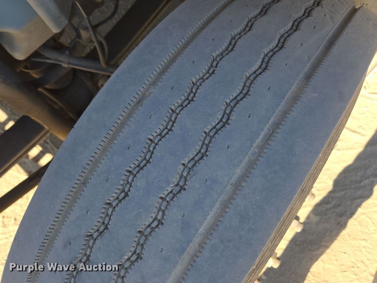 image for item EI4106 2010 International Durastar 4300 truck cab and chassis