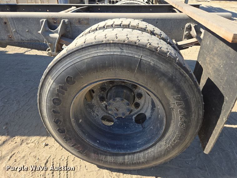 image for item EI4106 2010 International Durastar 4300 truck cab and chassis