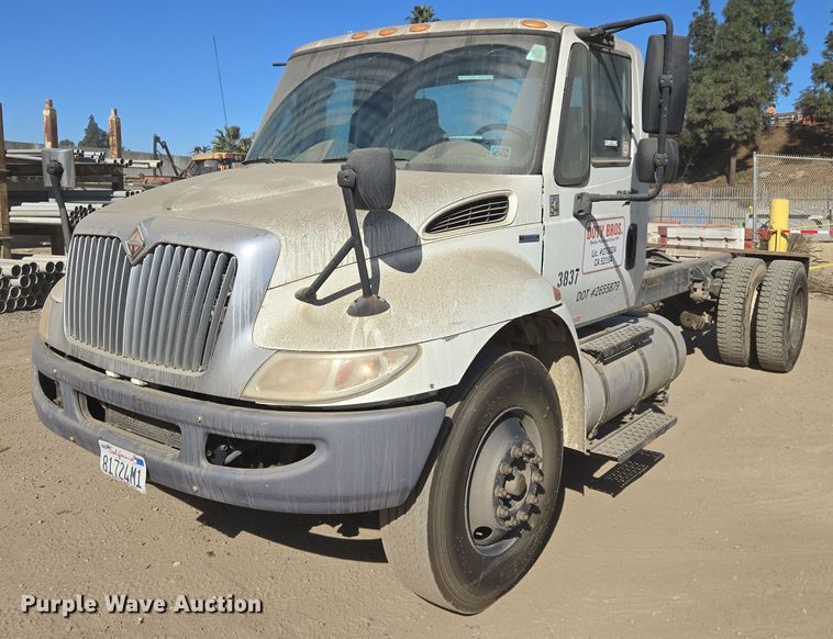 image for item EI4107 2010 International Durastar 4300 truck cab and chassis