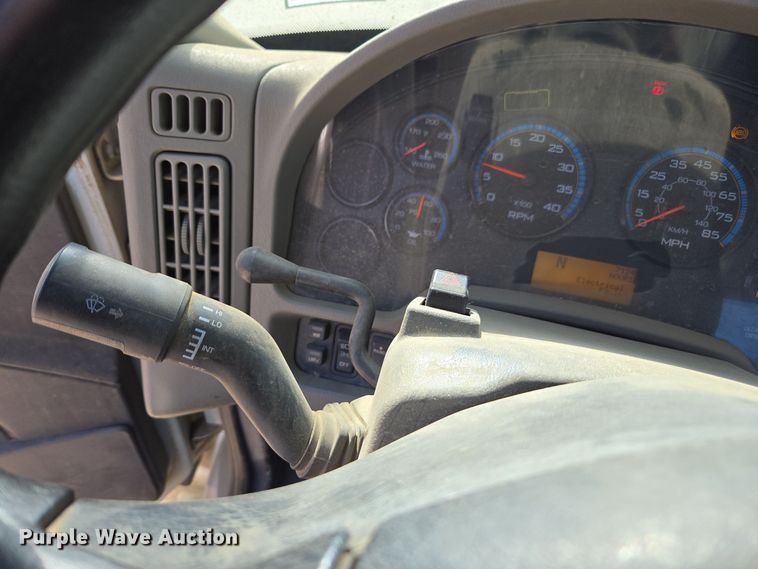 image for item EI4107 2010 International Durastar 4300 truck cab and chassis