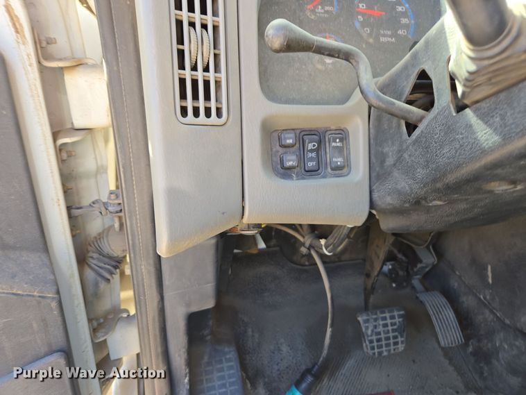 image for item EI4107 2010 International Durastar 4300 truck cab and chassis