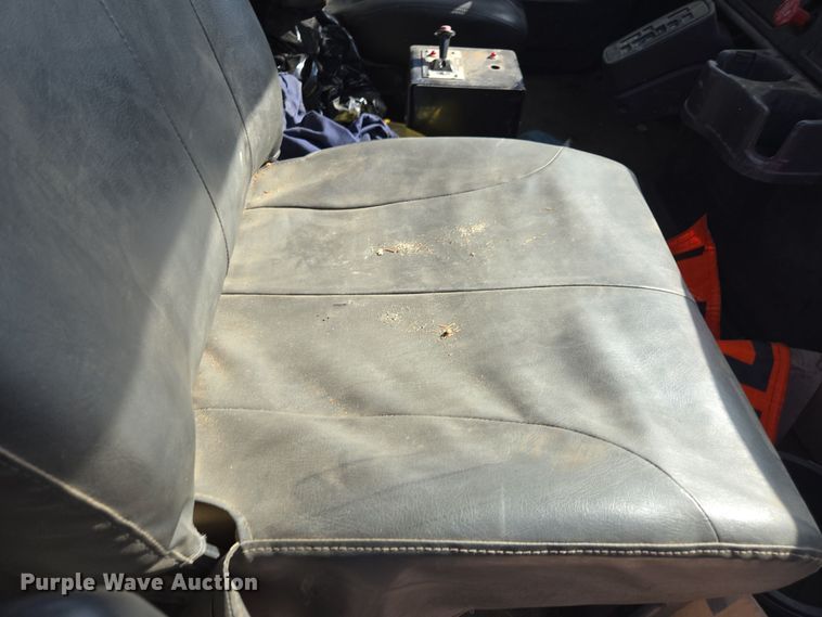 image for item EI4107 2010 International Durastar 4300 truck cab and chassis