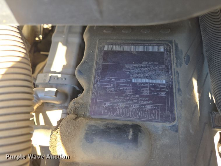 image for item EI4107 2010 International Durastar 4300 truck cab and chassis