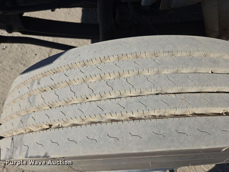 image for item EI4107 2010 International Durastar 4300 truck cab and chassis