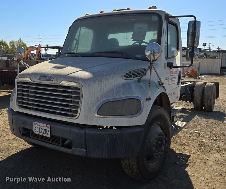 image for item EI4108 2008 Freightliner Business Class M2 truck cab and chassis