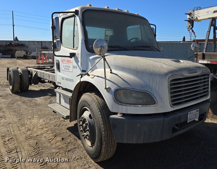 image for item EI4108 2008 Freightliner Business Class M2 truck cab and chassis