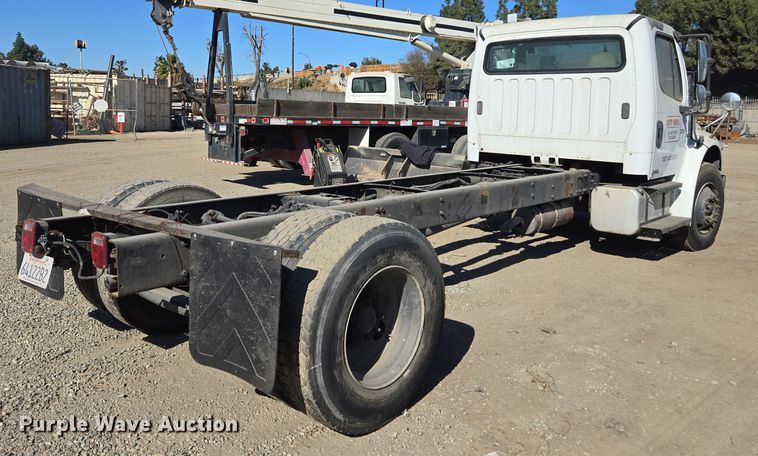 image for item EI4108 2008 Freightliner Business Class M2 truck cab and chassis