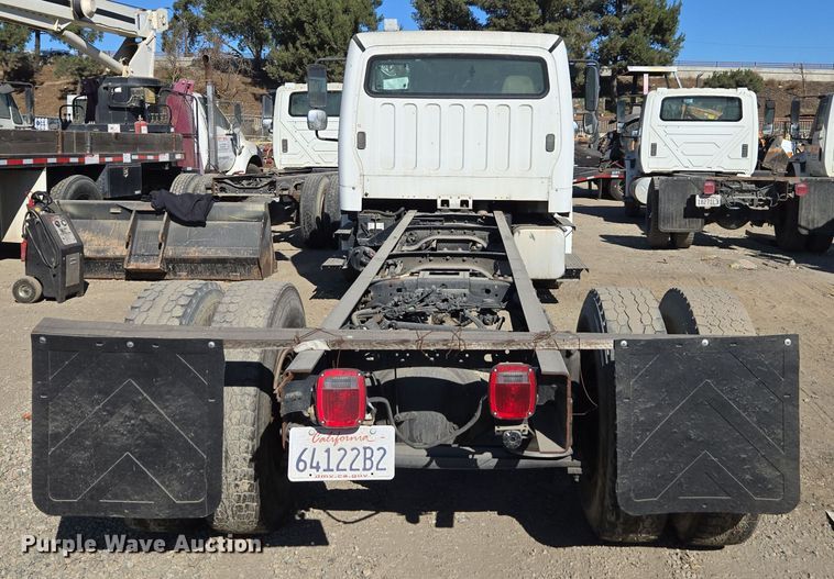 image for item EI4108 2008 Freightliner Business Class M2 truck cab and chassis