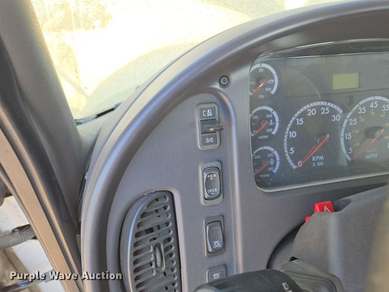 image for item EI4108 2008 Freightliner Business Class M2 truck cab and chassis