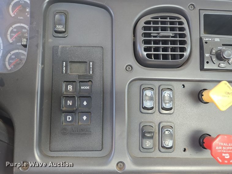 image for item EI4108 2008 Freightliner Business Class M2 truck cab and chassis