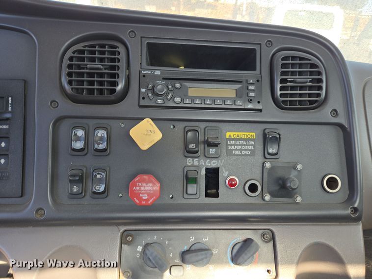 image for item EI4108 2008 Freightliner Business Class M2 truck cab and chassis