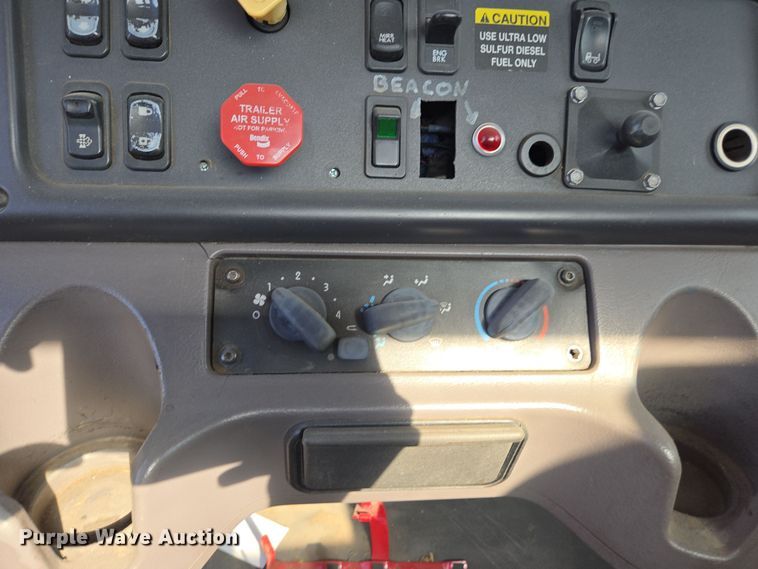 image for item EI4108 2008 Freightliner Business Class M2 truck cab and chassis