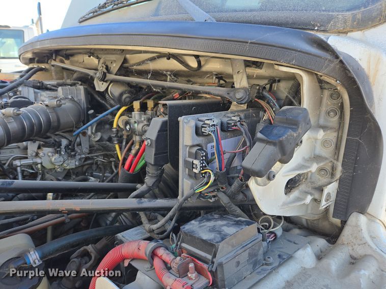 image for item EI4108 2008 Freightliner Business Class M2 truck cab and chassis