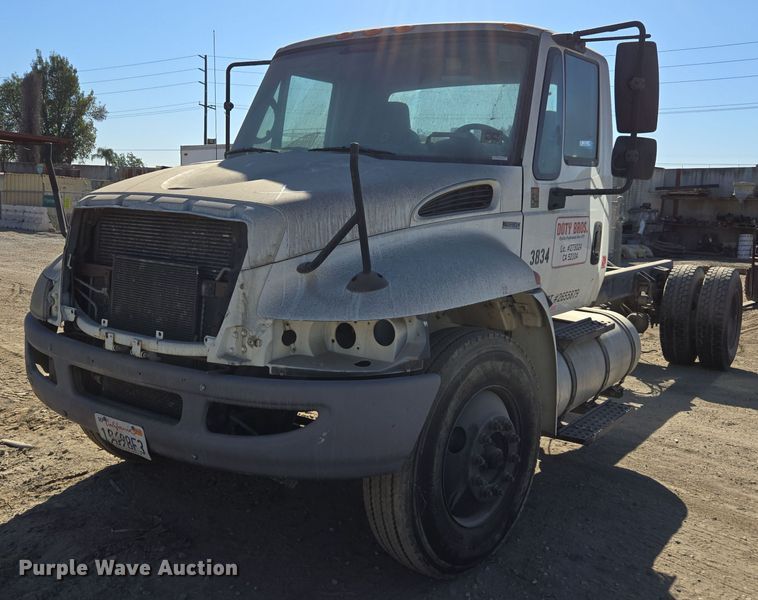 image for item EI4110 2010 International Durastar 4300 truck cab and chassis