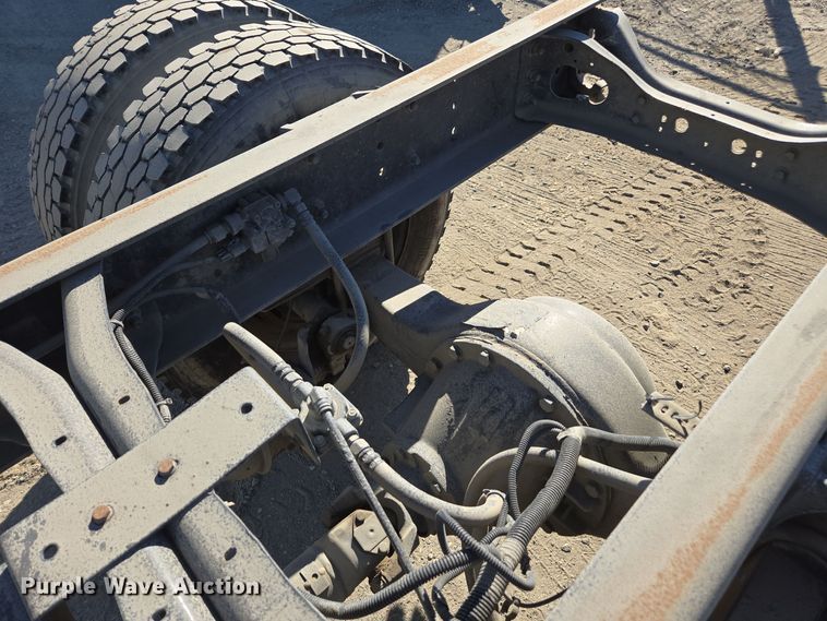 image for item EI4110 2010 International Durastar 4300 truck cab and chassis