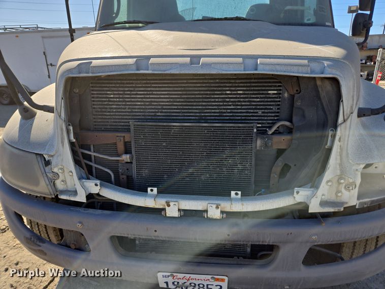 image for item EI4110 2010 International Durastar 4300 truck cab and chassis