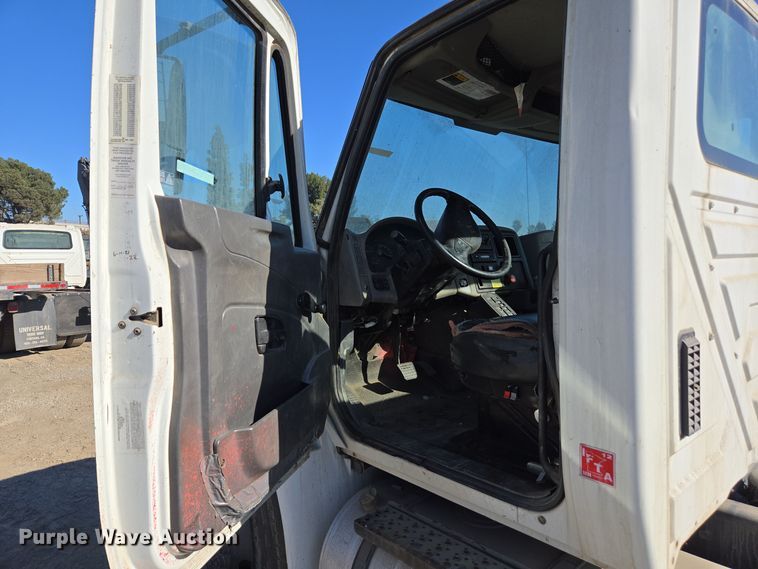 image for item EI4110 2010 International Durastar 4300 truck cab and chassis