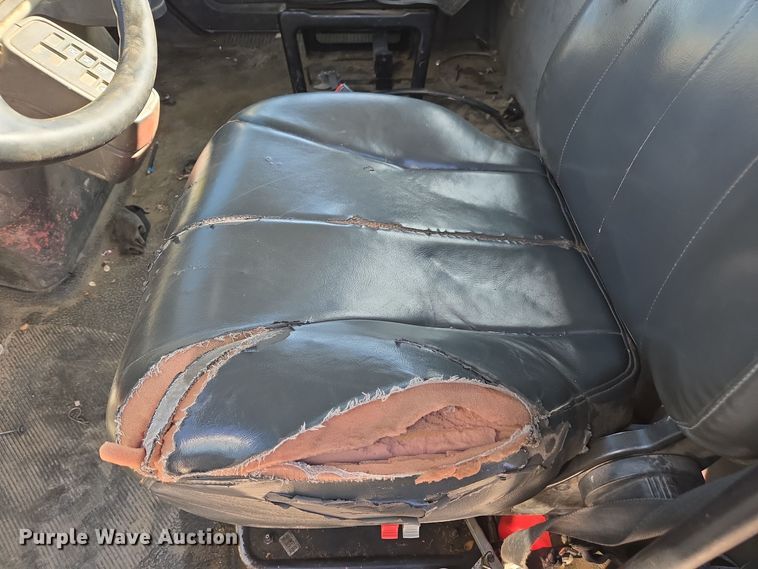 image for item EI4110 2010 International Durastar 4300 truck cab and chassis