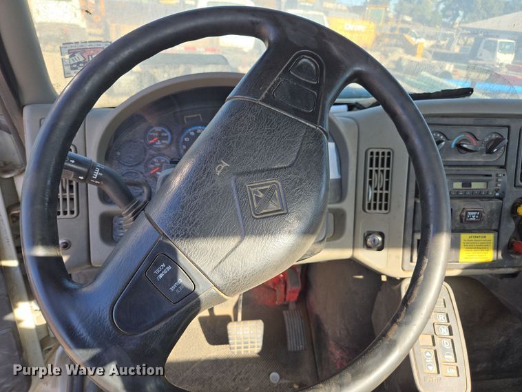 image for item EI4110 2010 International Durastar 4300 truck cab and chassis