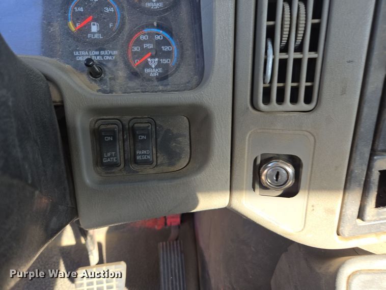 image for item EI4110 2010 International Durastar 4300 truck cab and chassis