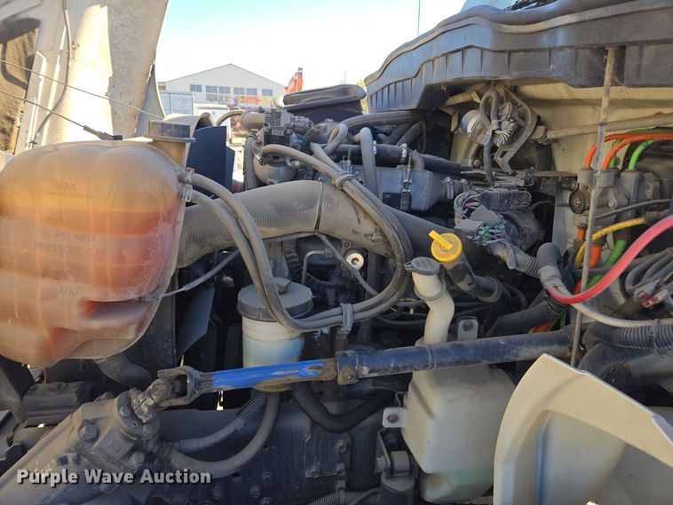 image for item EI4110 2010 International Durastar 4300 truck cab and chassis