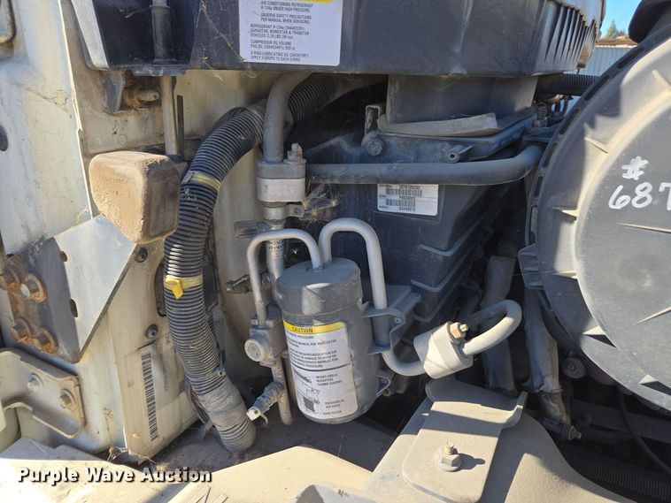 image for item EI4110 2010 International Durastar 4300 truck cab and chassis